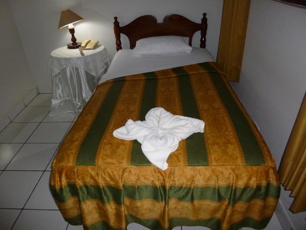 金塔酒店 马尔多纳多港 客房 照片
